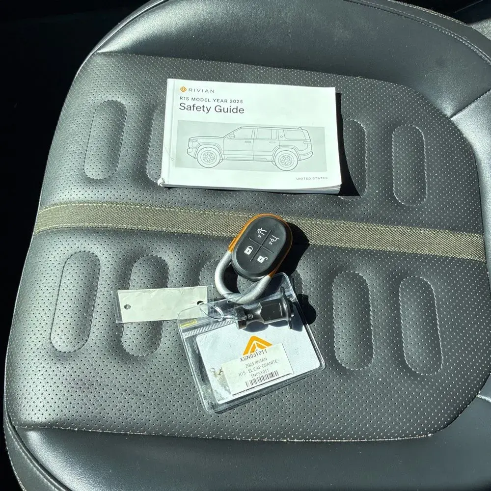 2025 Rivian R1S Adventure Dual-Motor