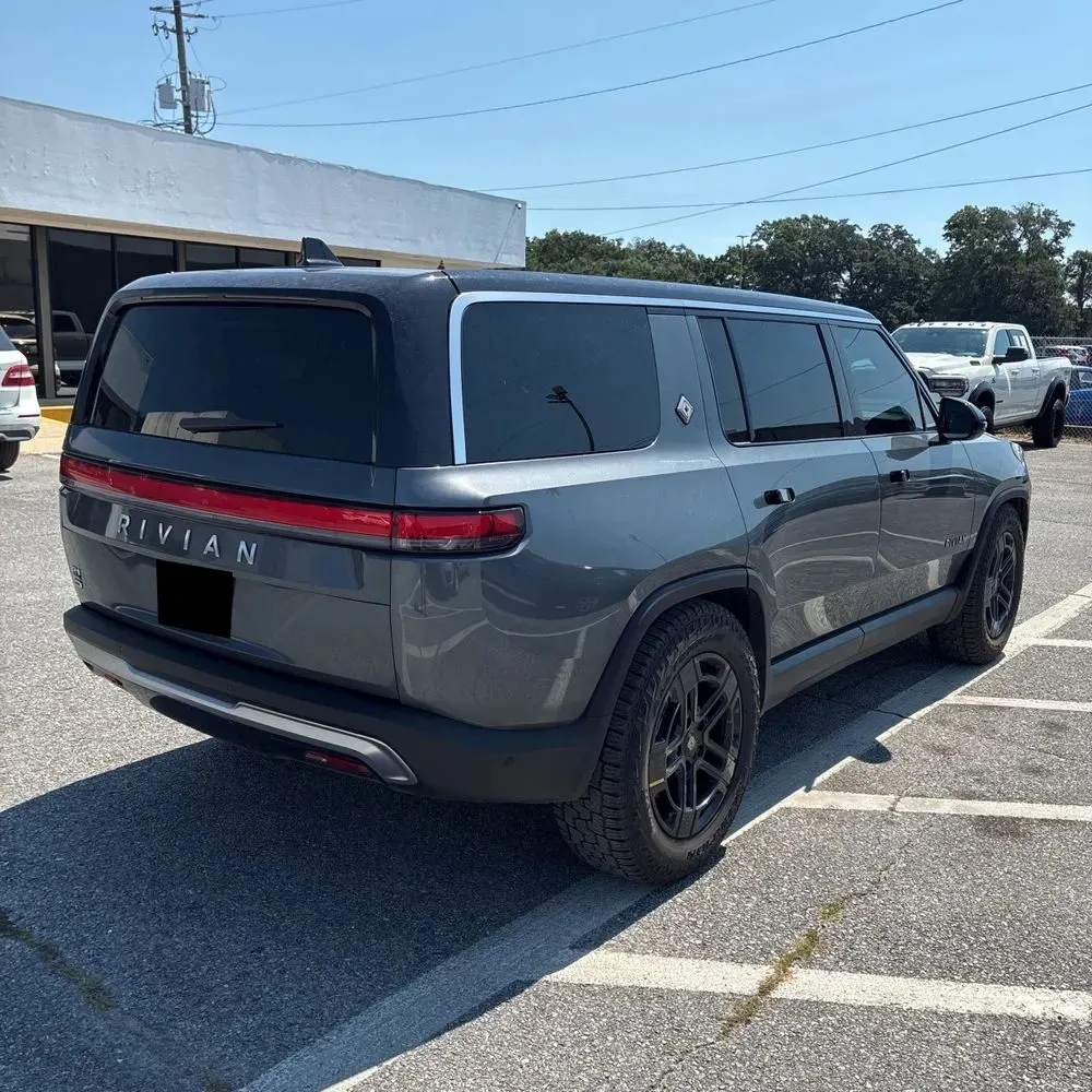 2025 Rivian R1S Adventure Dual-Motor