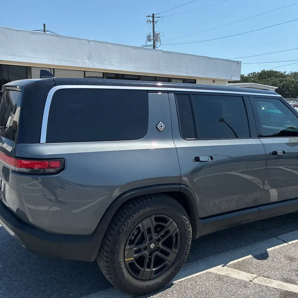 2025 Rivian R1S Adventure Dual-Motor