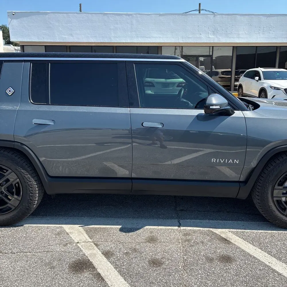 2025 Rivian R1S Adventure Dual-Motor