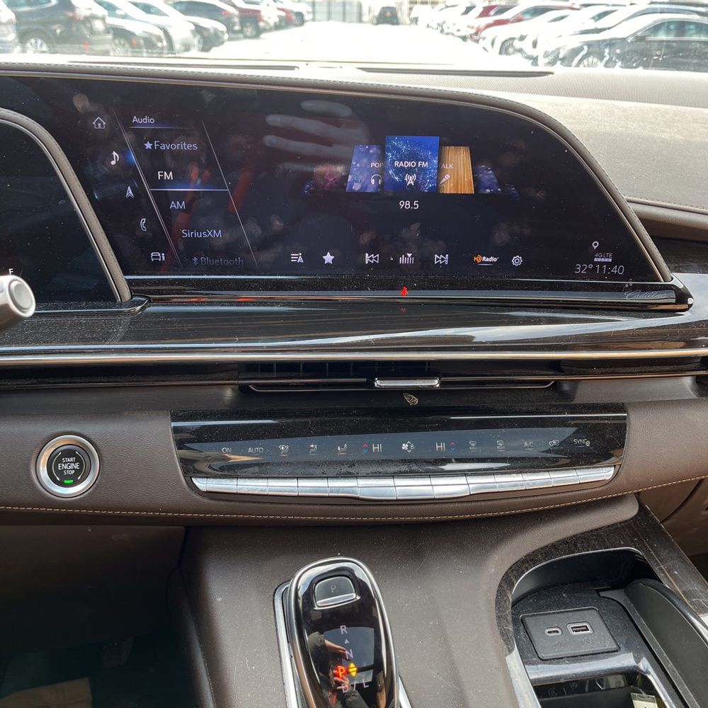 2022 Cadillac Escalade ESV Premium Luxury