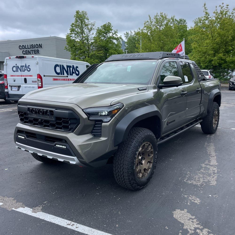 2025 Toyota Tacoma Trailhunter HV