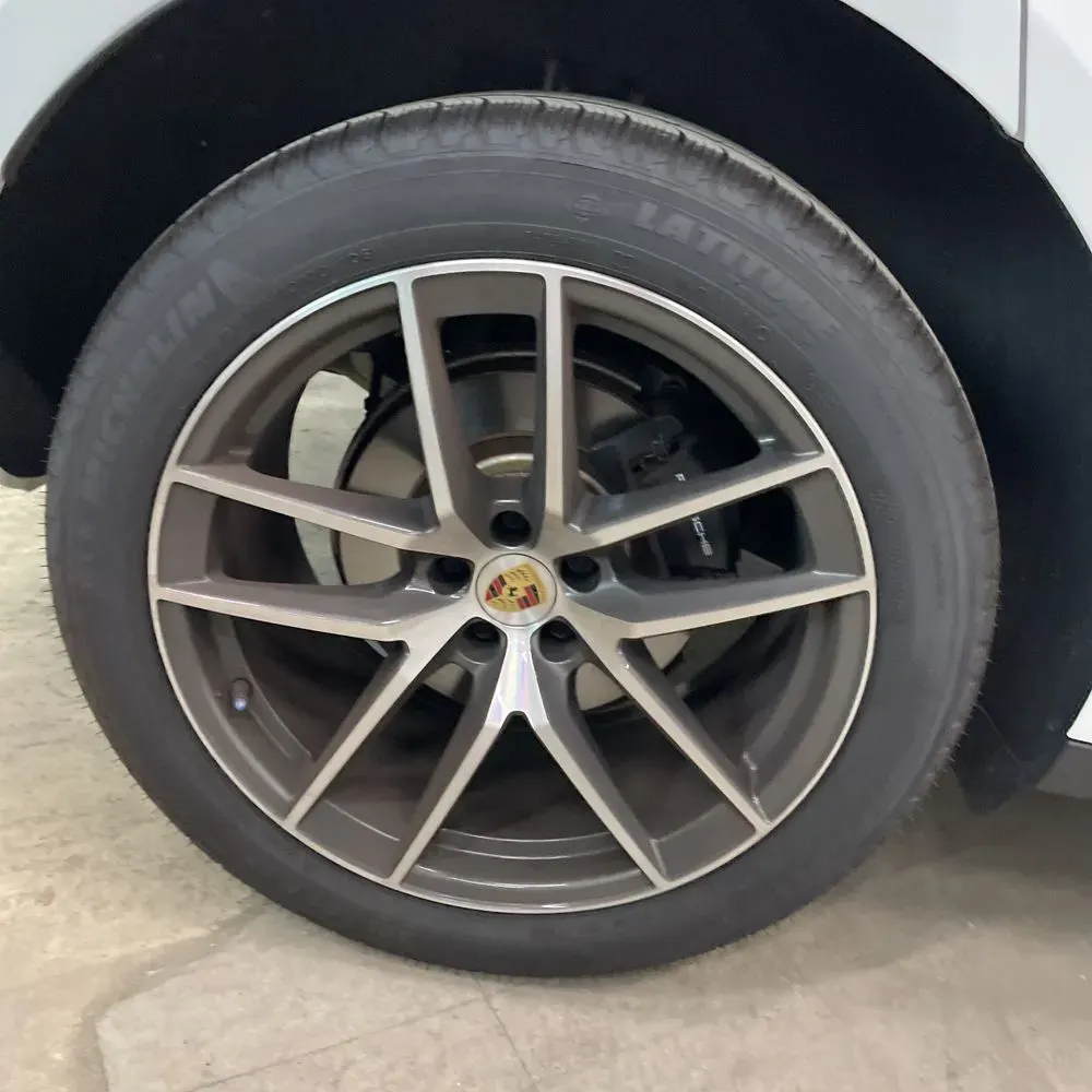 2024 Porsche Macan Base