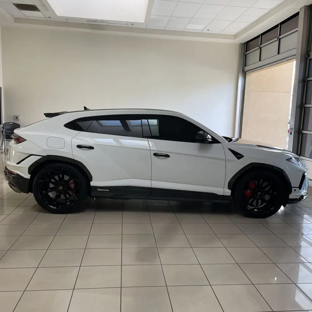2023 Lamborghini Urus Base
