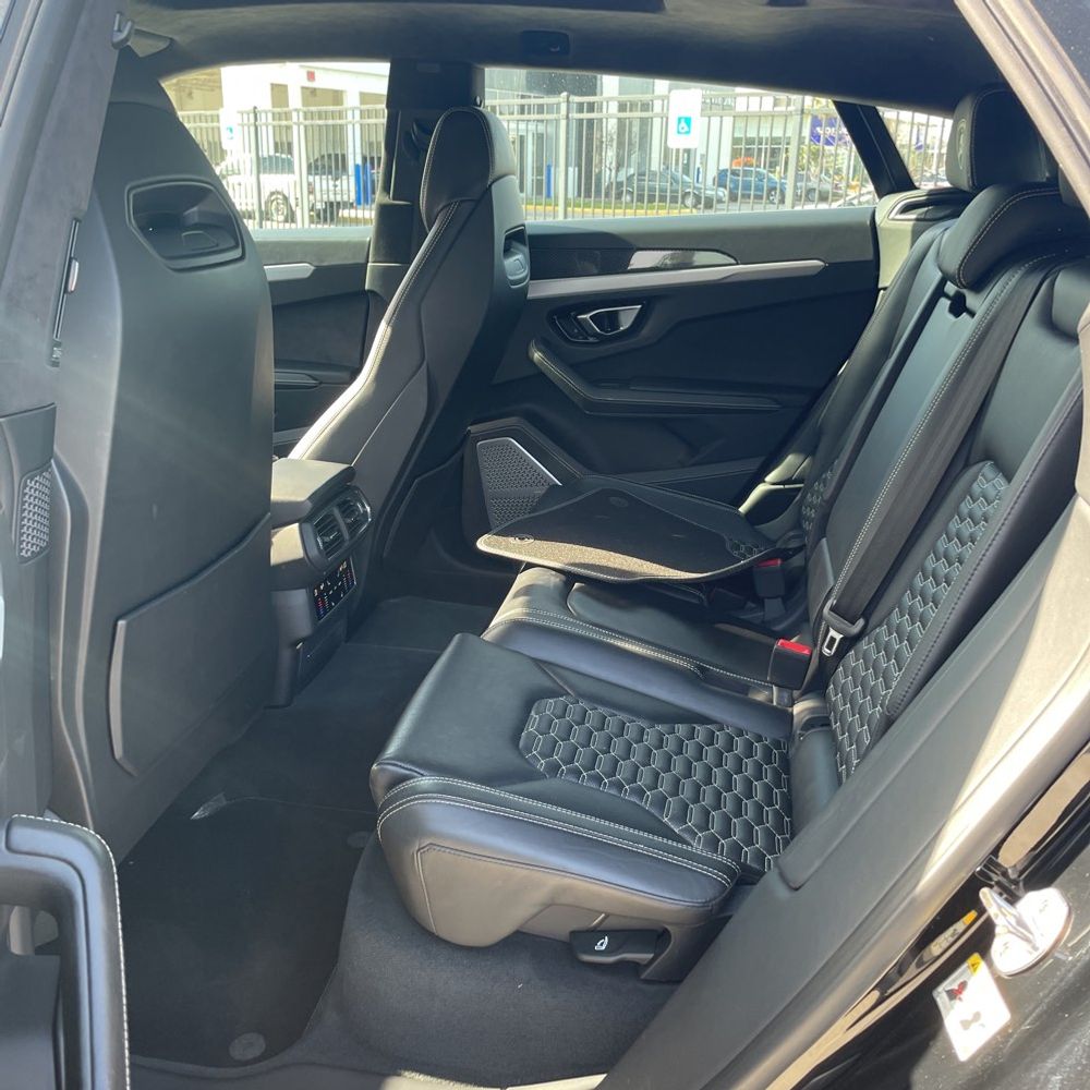 2020 Lamborghini Urus Base