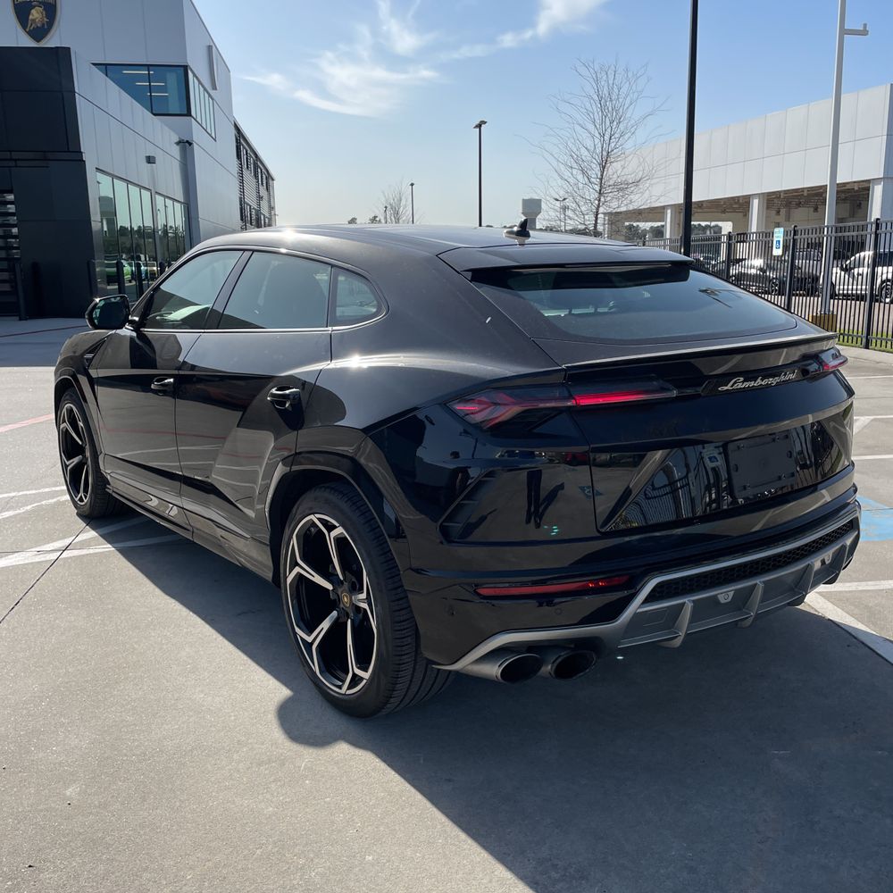 2020 Lamborghini Urus Base