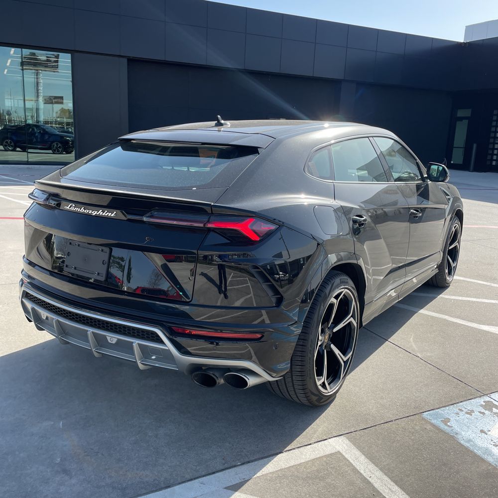 2020 Lamborghini Urus Base