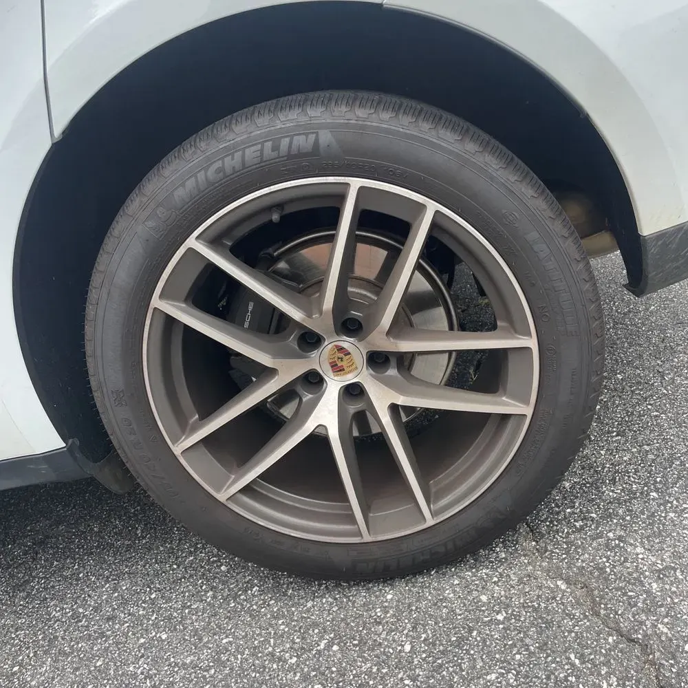 2024 Porsche Macan Base