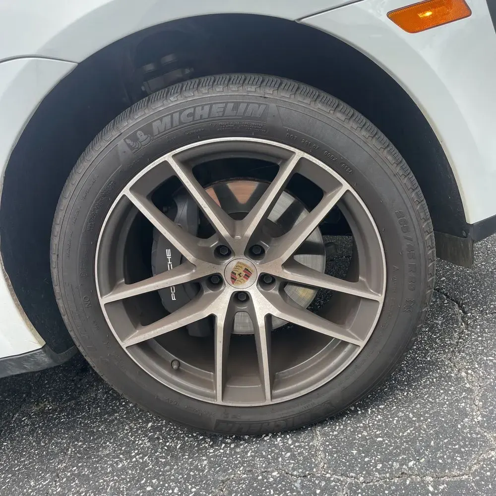 2024 Porsche Macan Base