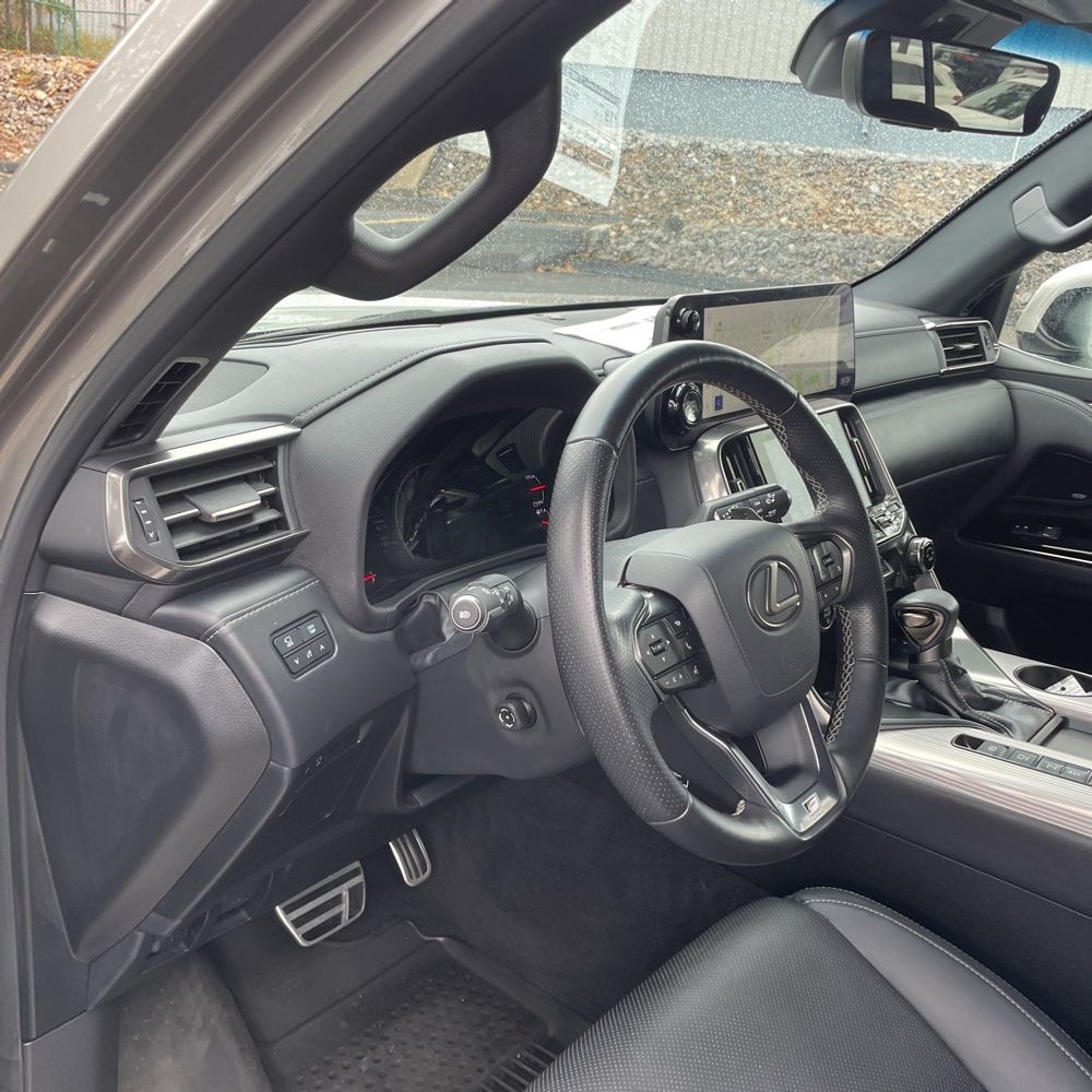 2023 Lexus LX 600 F SPORT Handling