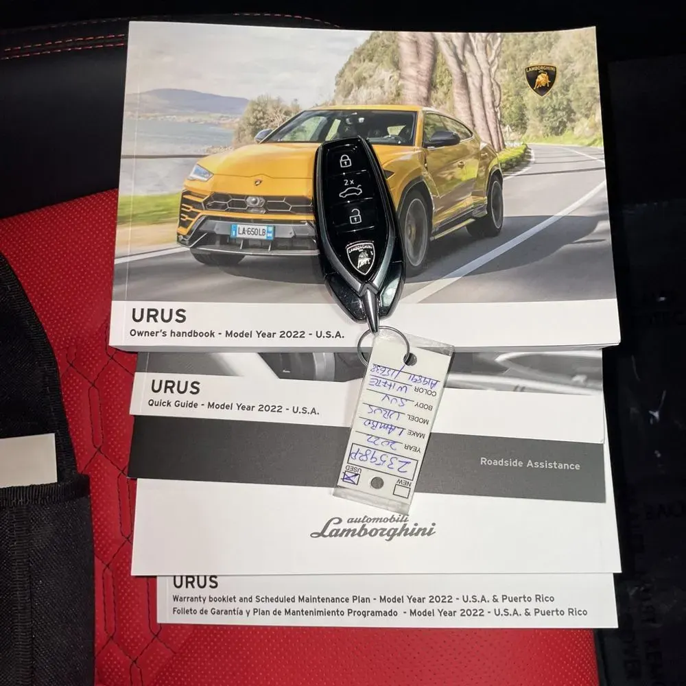 2022 Lamborghini Urus Base