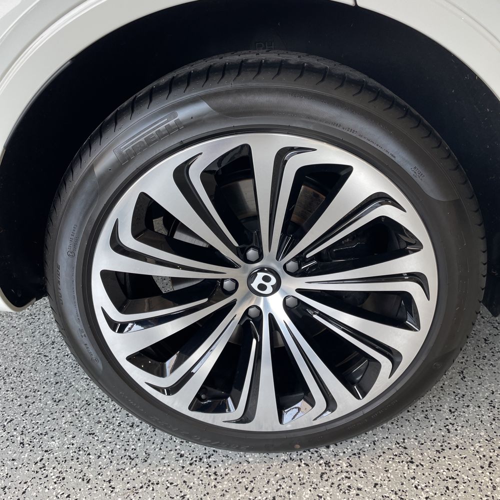 2024 Bentley Bentayga Base
