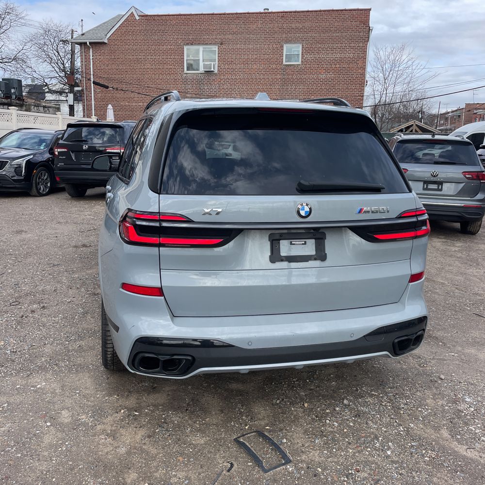 2024 BMW X7 M60i
