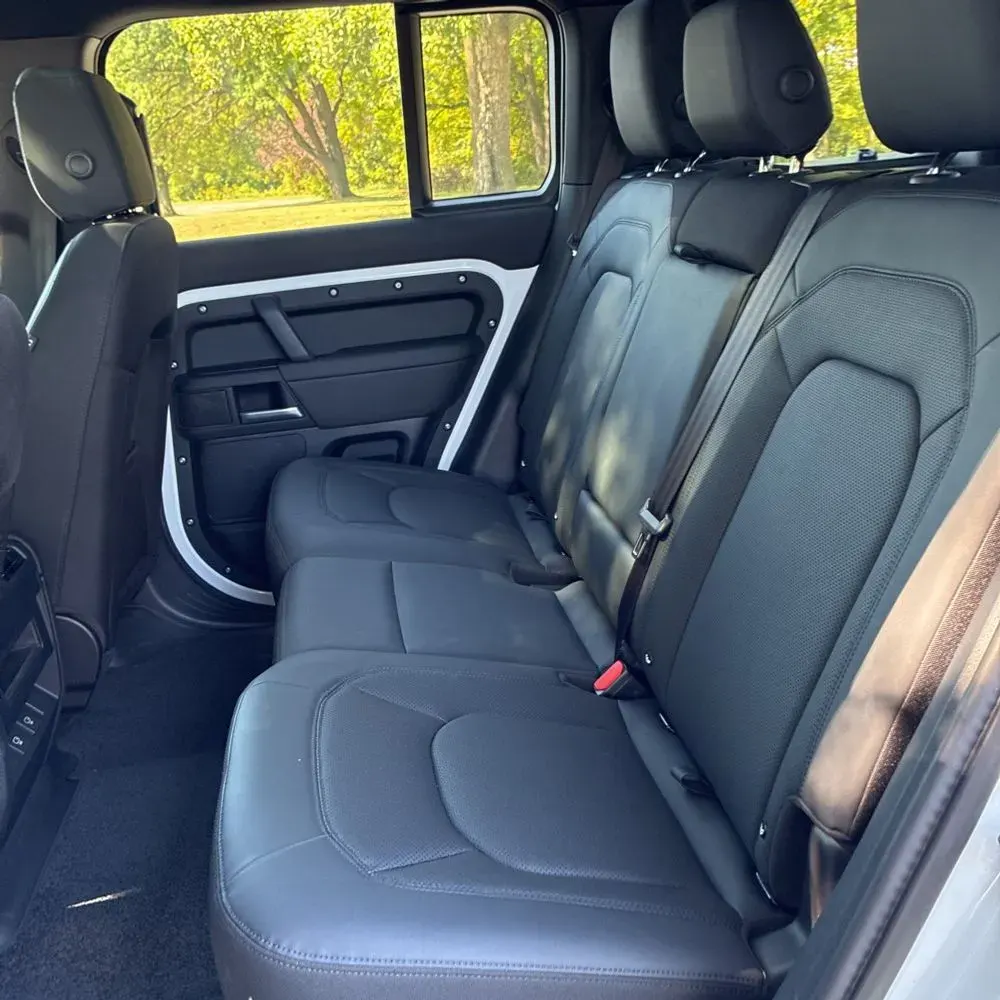 2025 Land Rover Defender 110 S P300