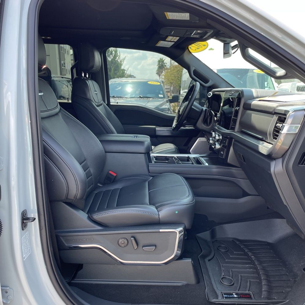 2025 Ford F-250 Super Duty Platinum