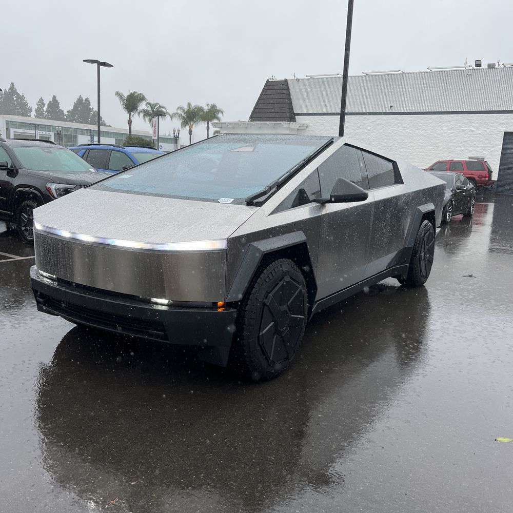 2024 Tesla Cybertruck Base