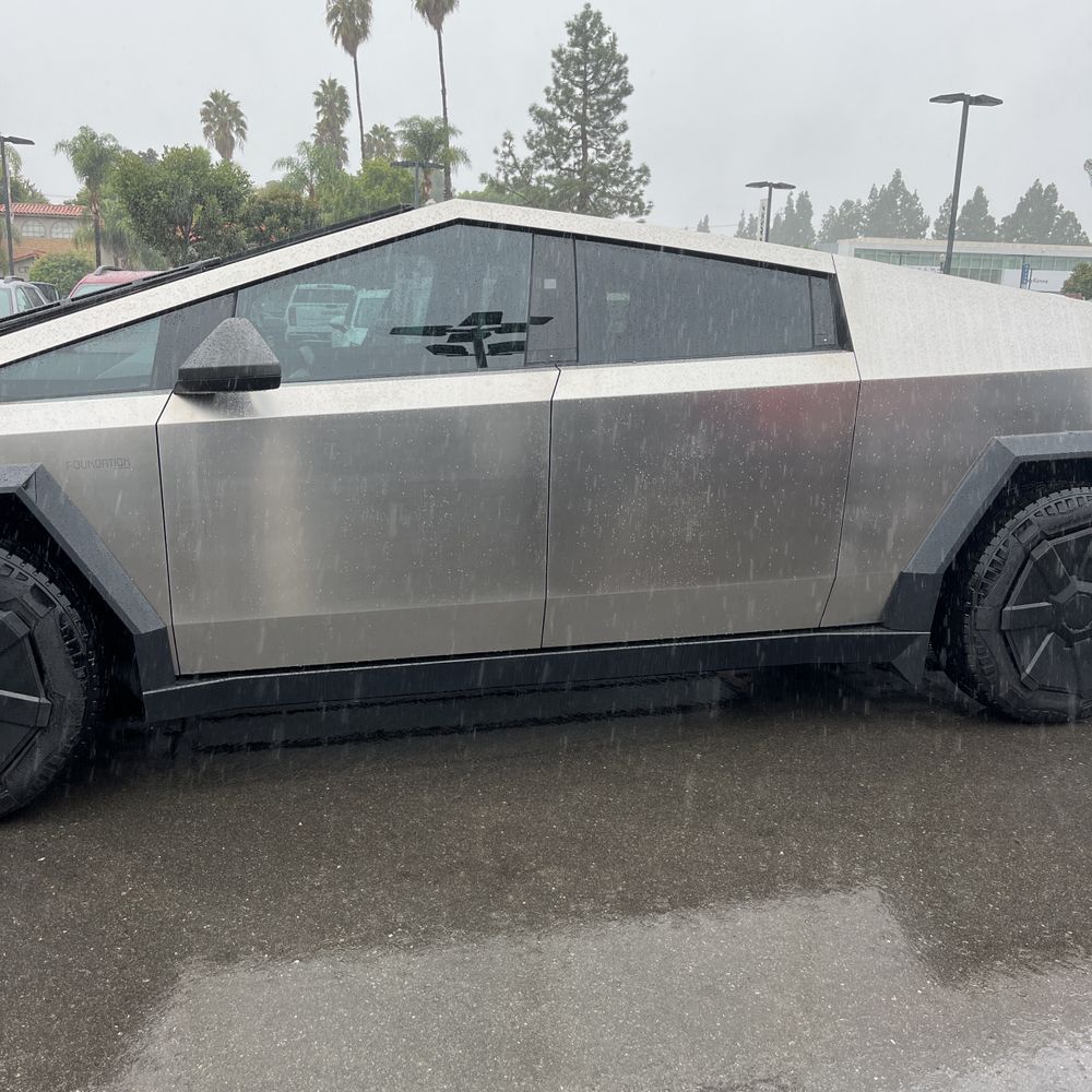 2024 Tesla Cybertruck Base