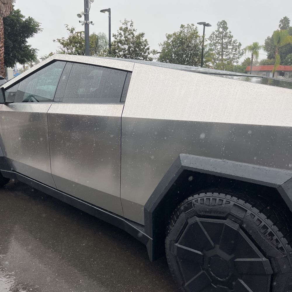 2024 Tesla Cybertruck Base