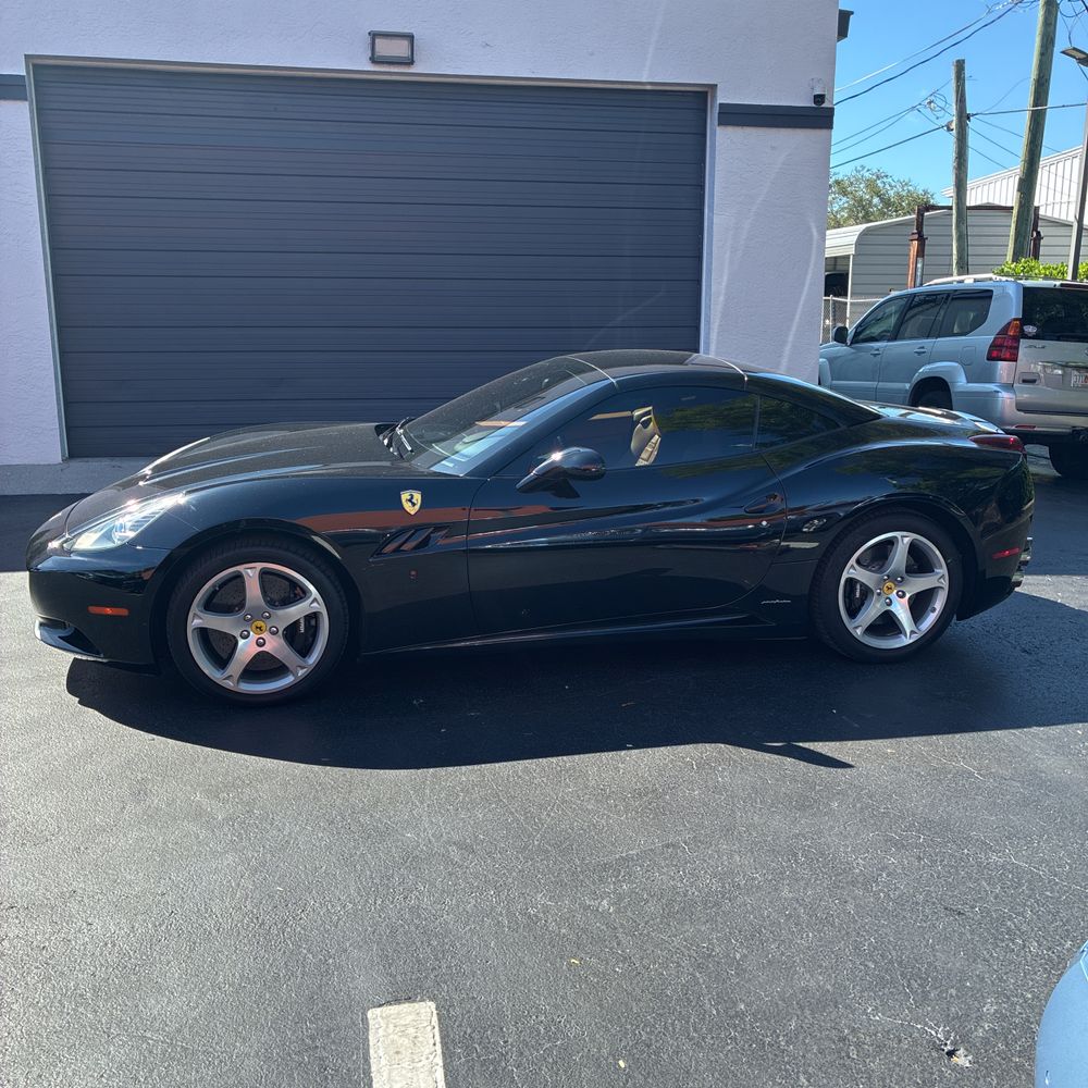 2010 Ferrari California Base