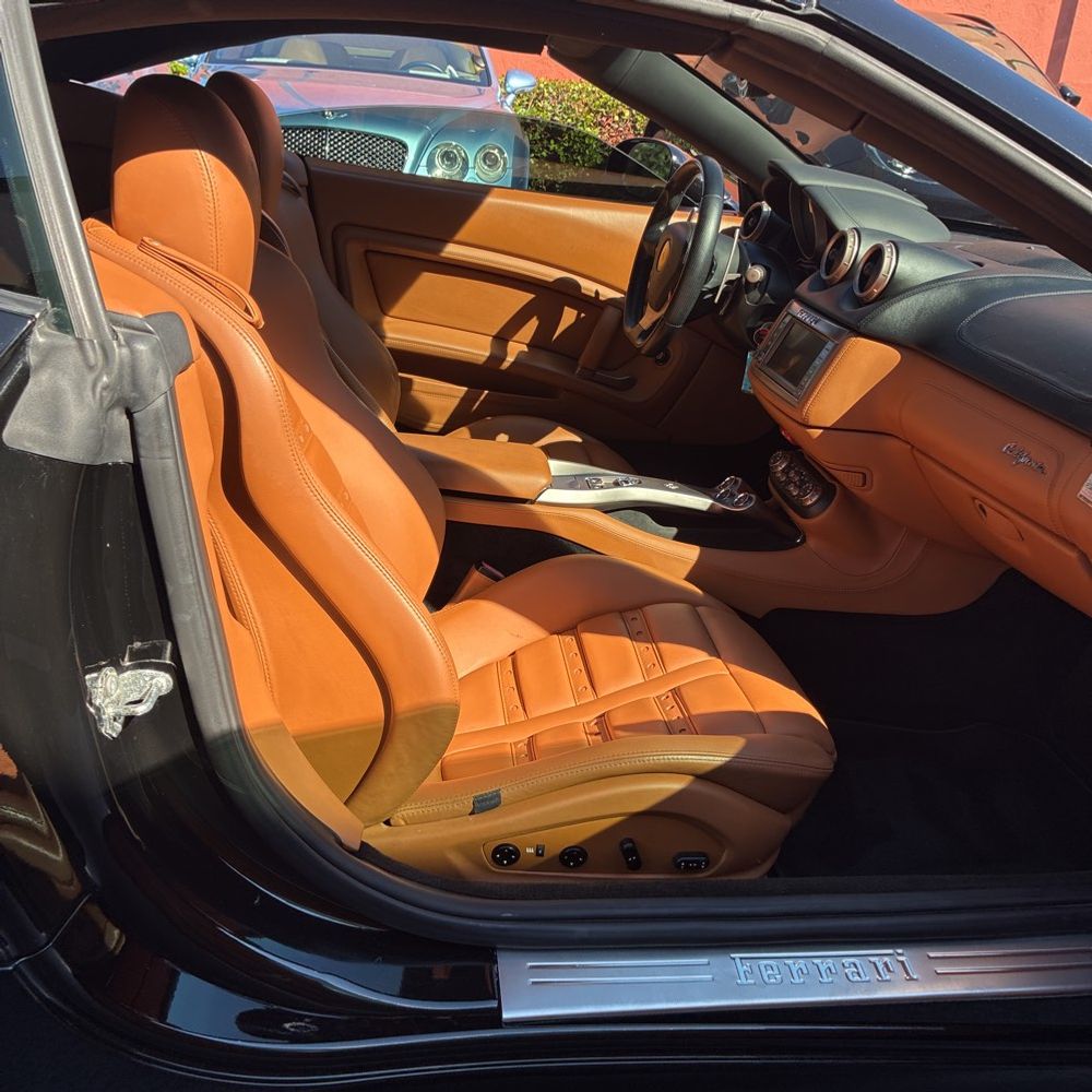 2010 Ferrari California Base