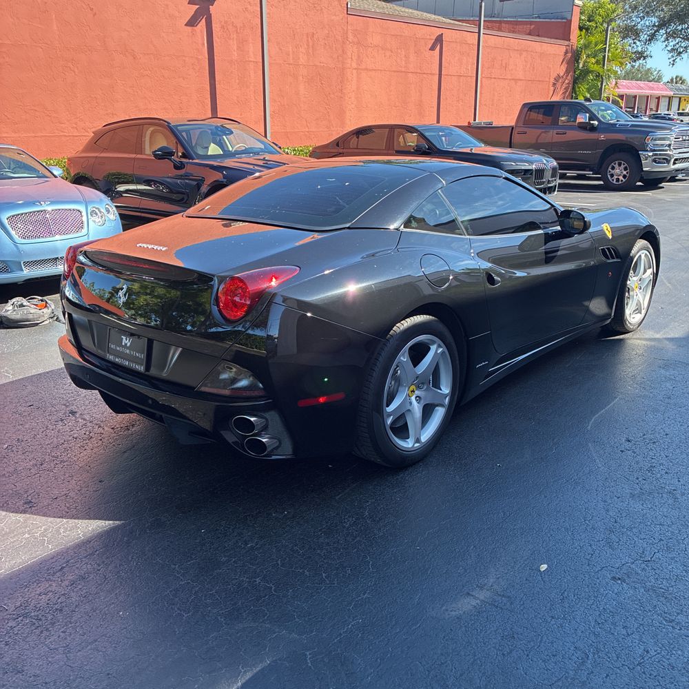 2010 Ferrari California Base