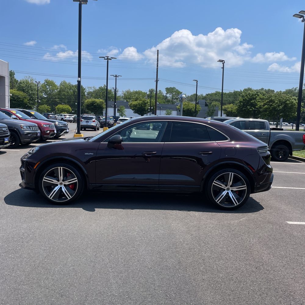 2025 Porsche Macan Turbo Electric