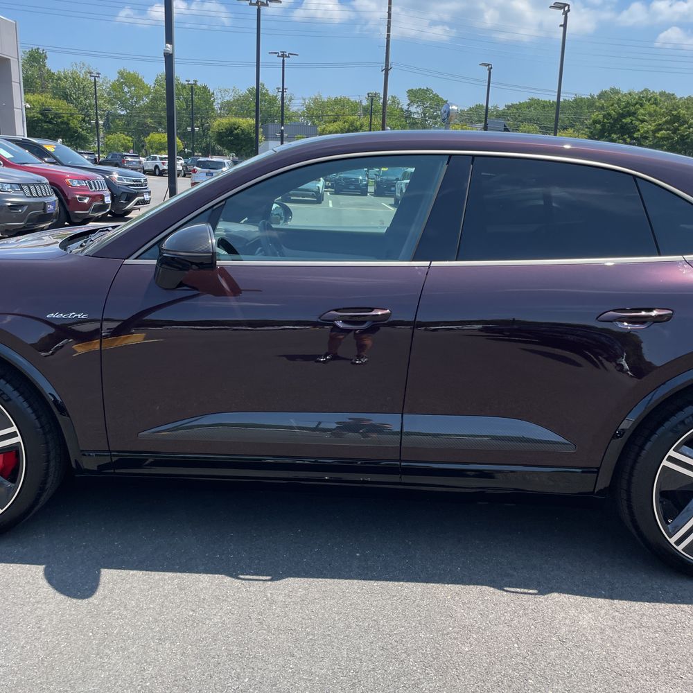 2025 Porsche Macan Turbo Electric