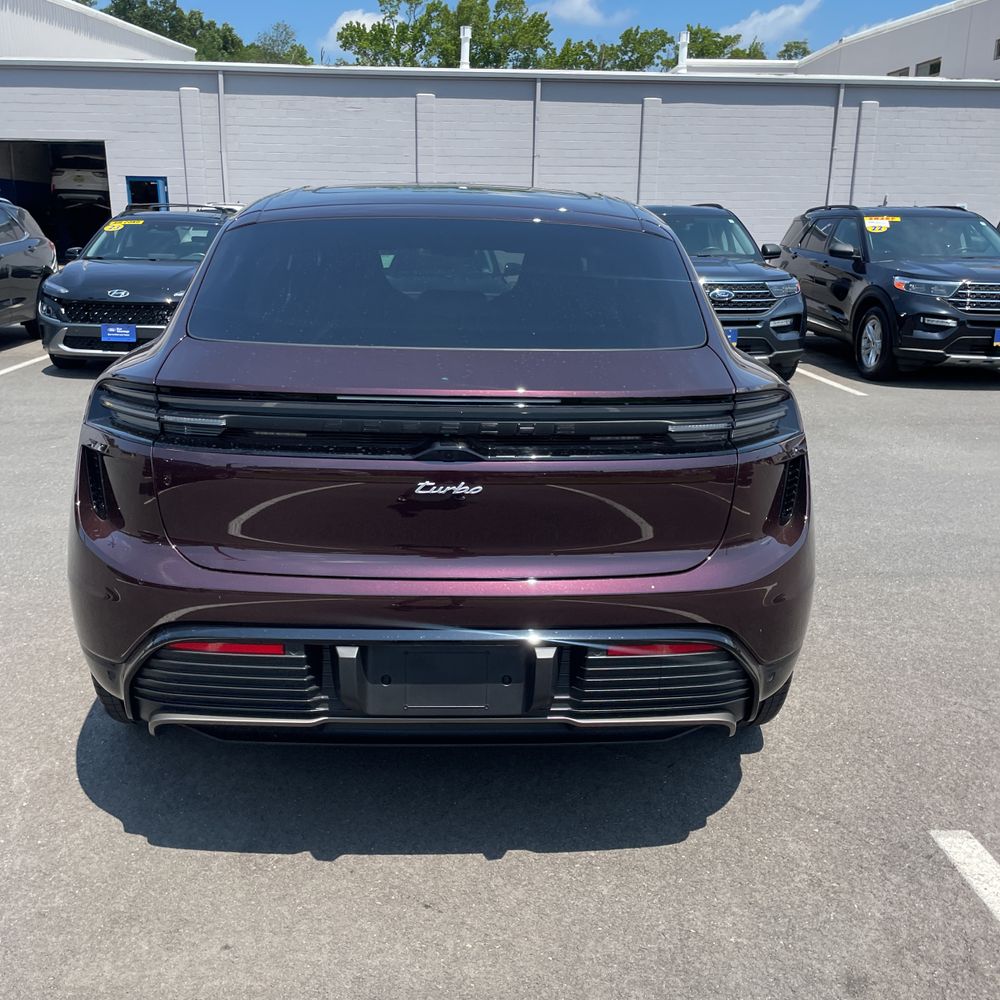 2025 Porsche Macan Turbo Electric