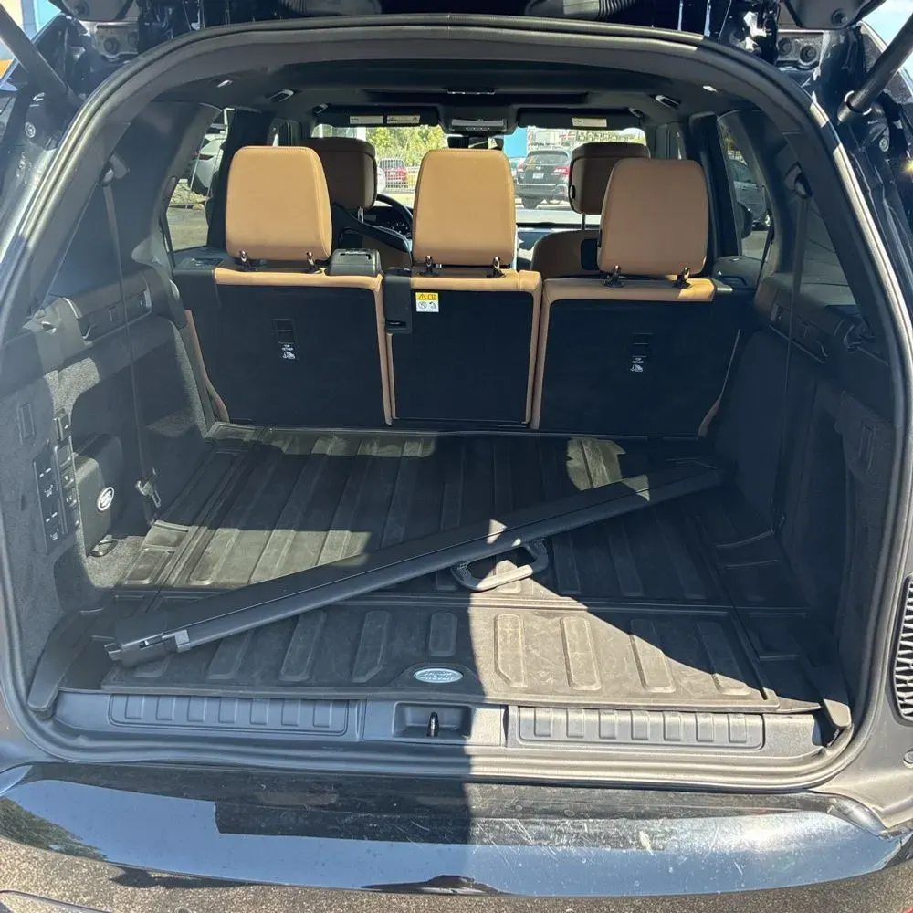 2024 Land Rover Discovery Dynamic SE P300