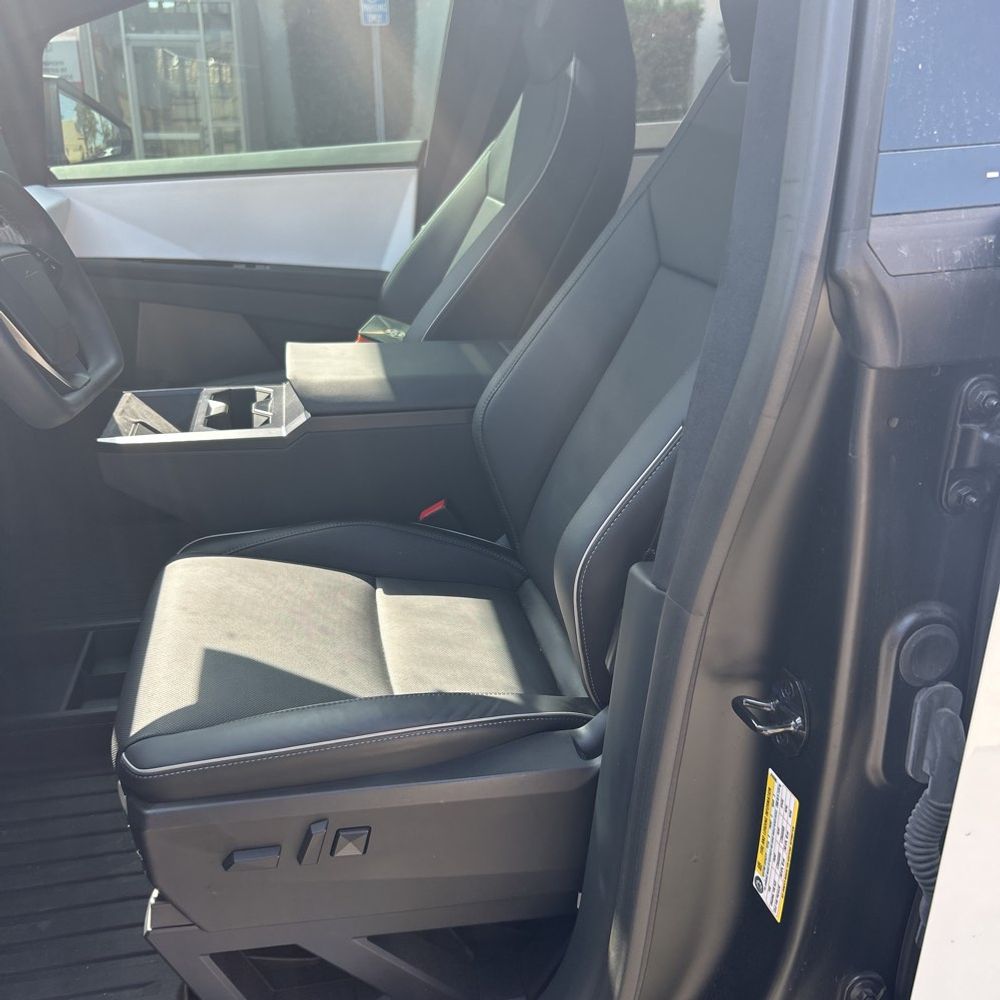 2024 Tesla Cybertruck Base