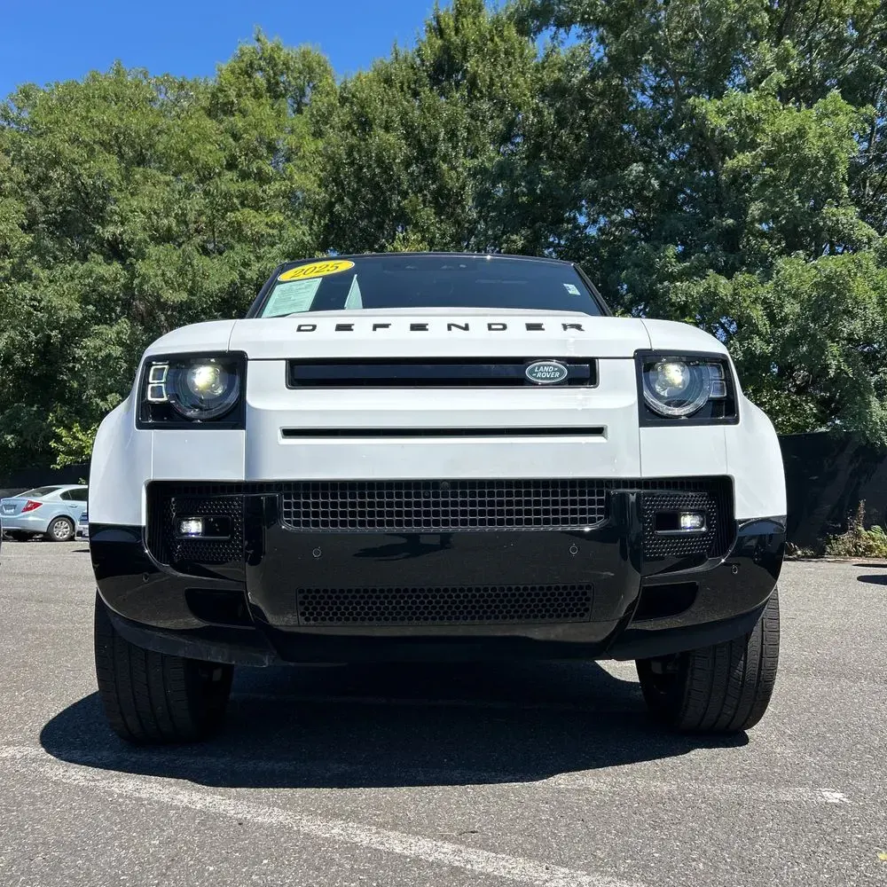 2025 Land Rover Defender 90 P400 X-Dynamic SE