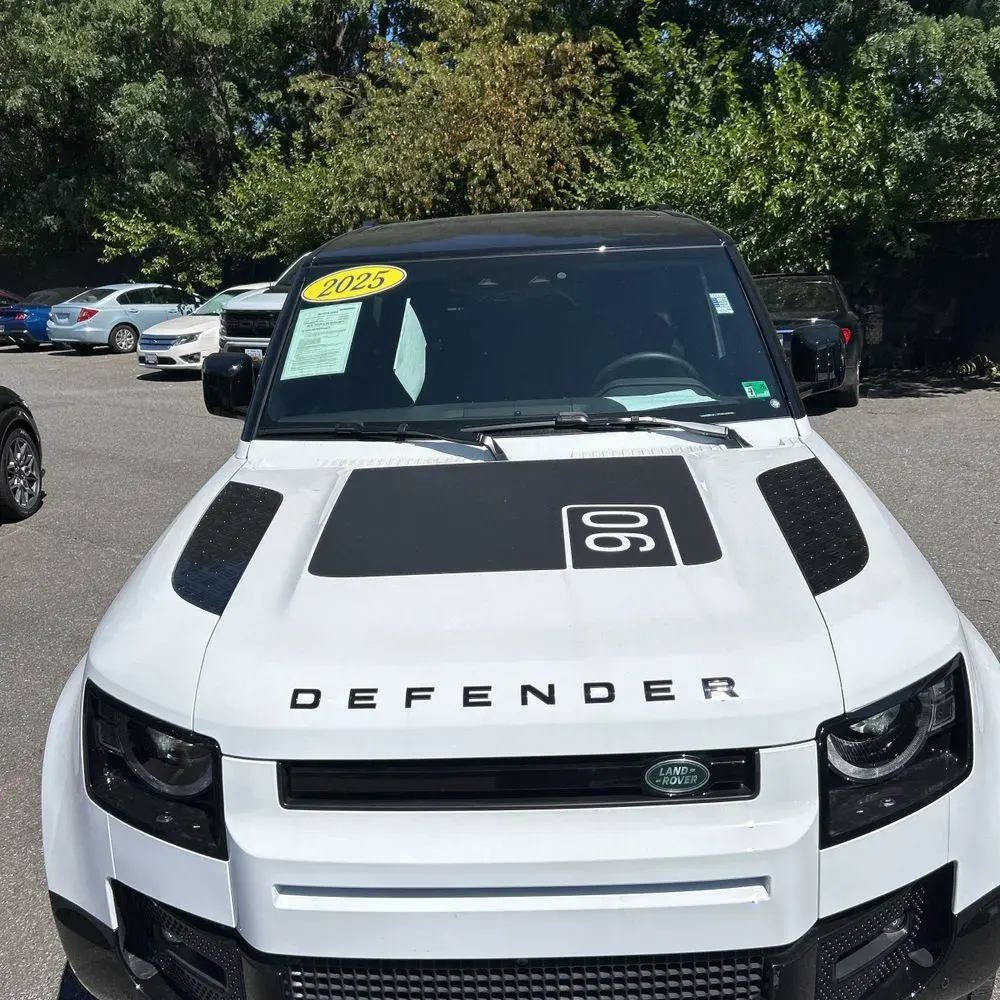 2025 Land Rover Defender 90 P400 X-Dynamic SE