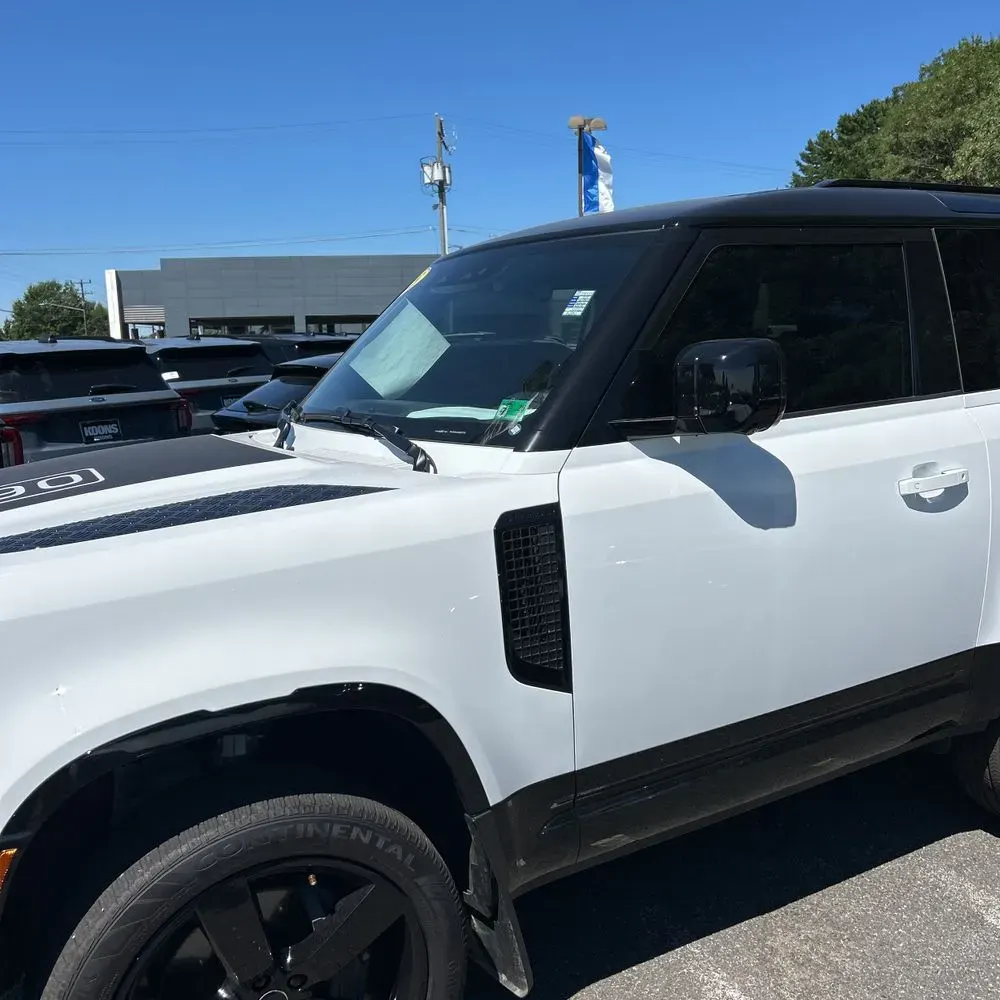 2025 Land Rover Defender 90 P400 X-Dynamic SE