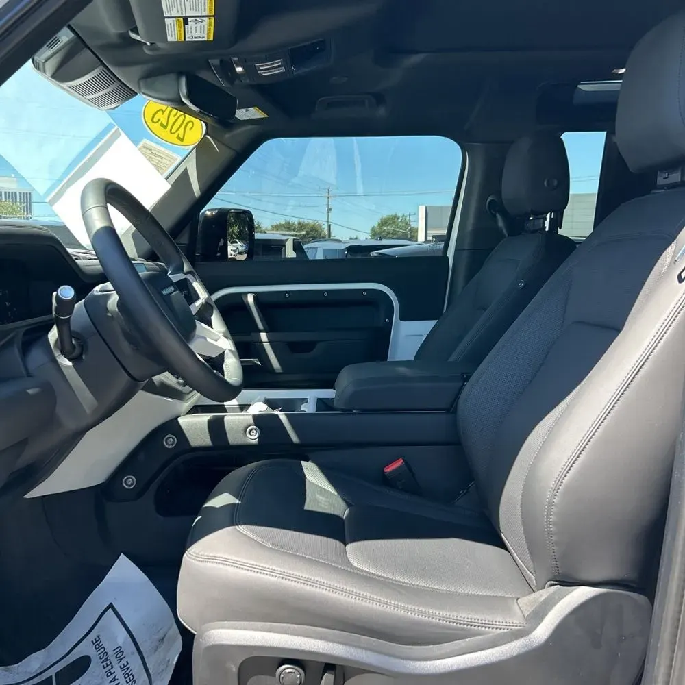 2025 Land Rover Defender 90 P400 X-Dynamic SE