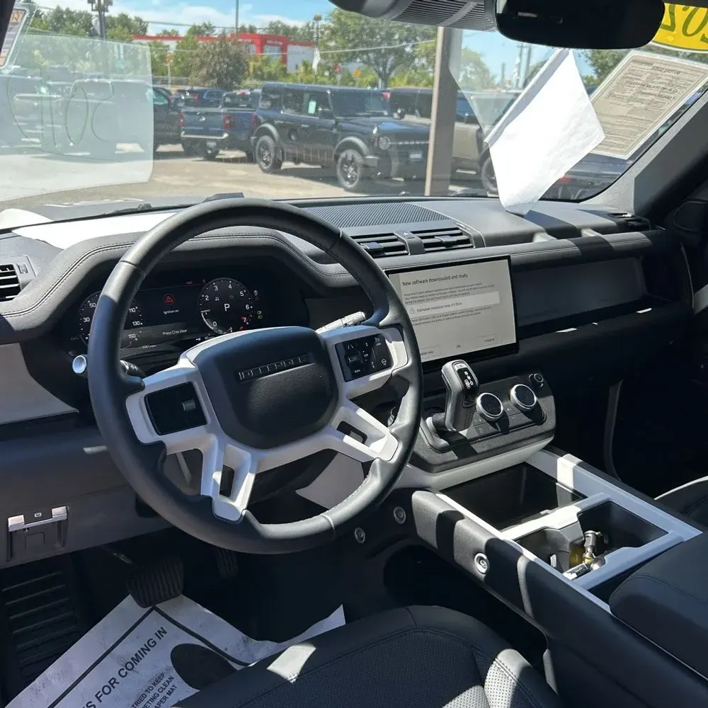 2025 Land Rover Defender 90 P400 X-Dynamic SE