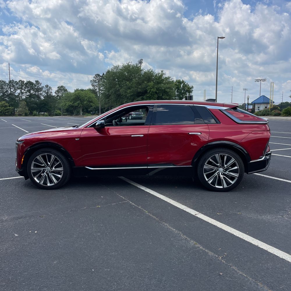 2024 Cadillac LYRIQ Luxury 3