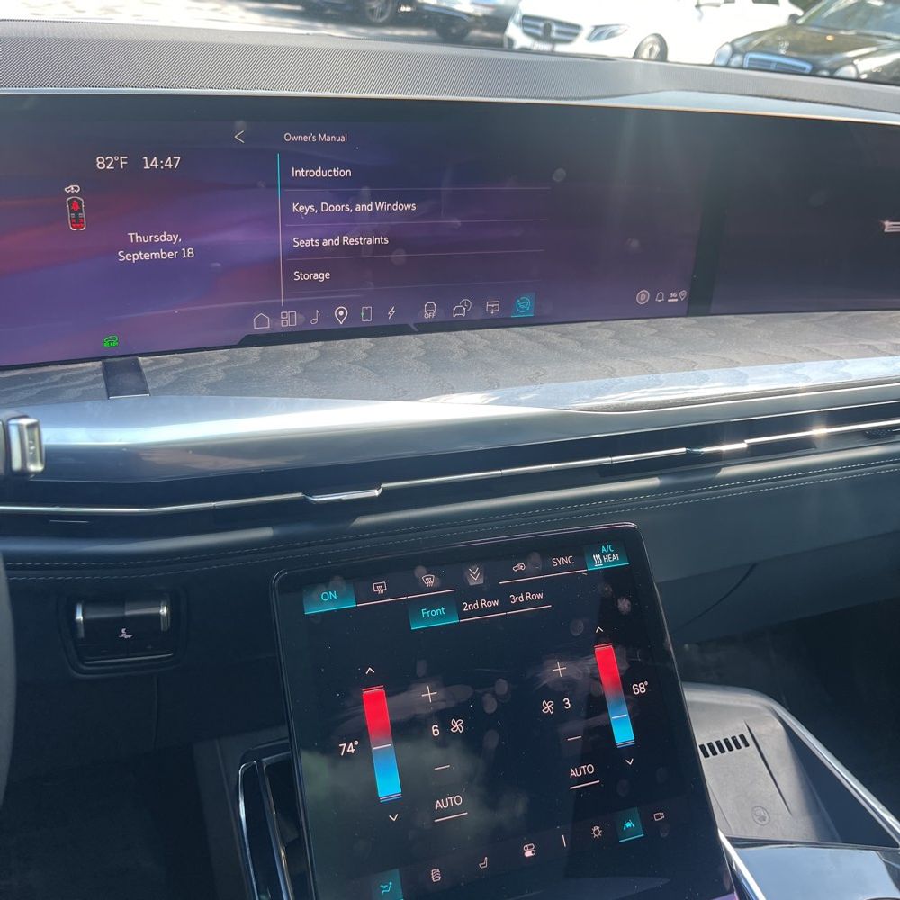 2025 Cadillac Escalade IQ Sport 2