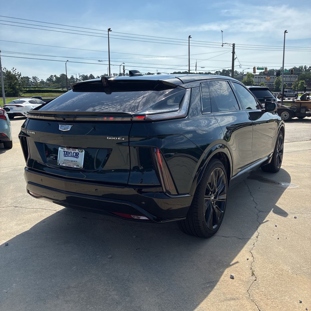 2024 Cadillac LYRIQ Sport 3