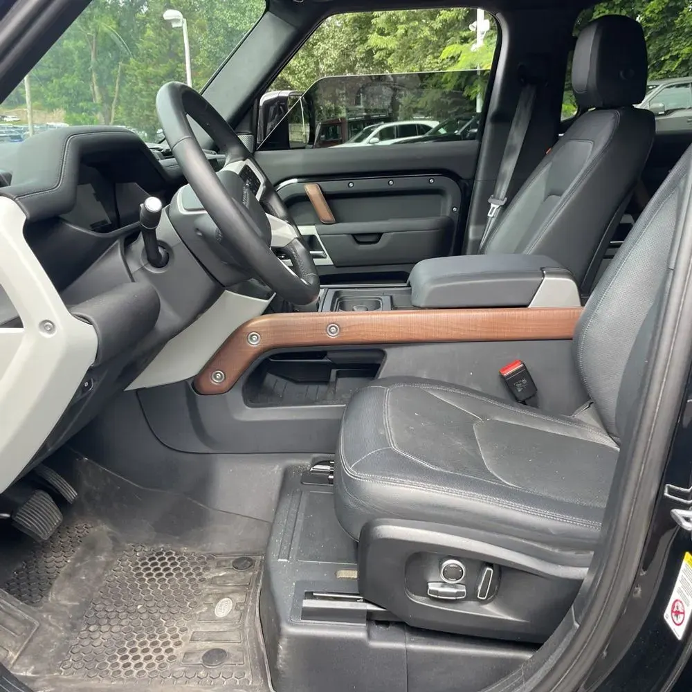 2024 Land Rover Defender 130 X-Dyn SE P400