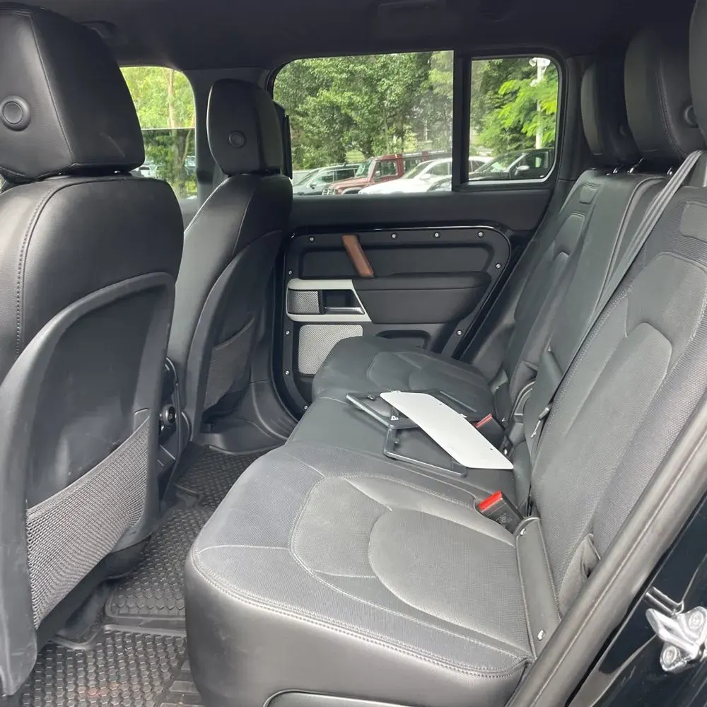 2024 Land Rover Defender 130 X-Dyn SE P400
