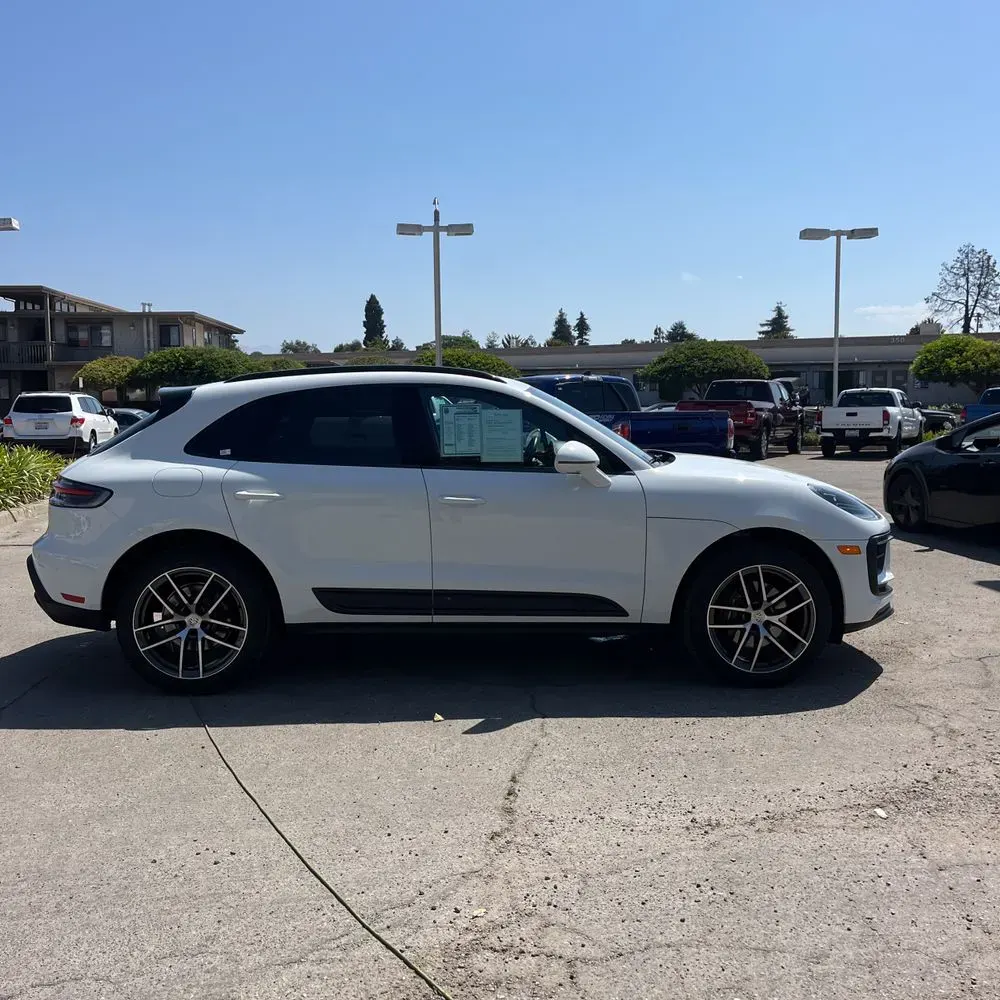 2023 Porsche Macan Base