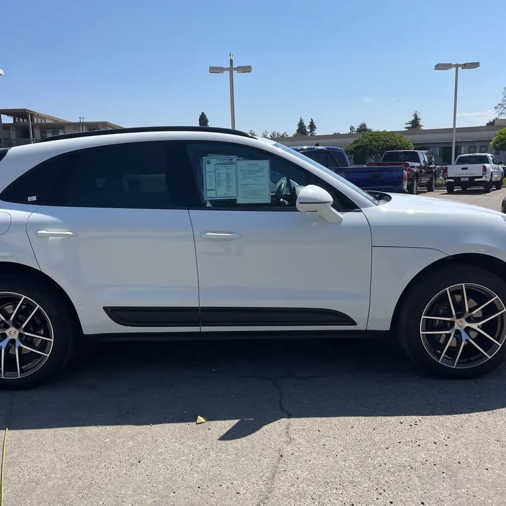 2023 Porsche Macan Base