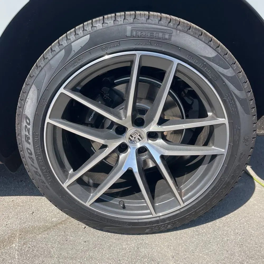 2023 Porsche Macan Base