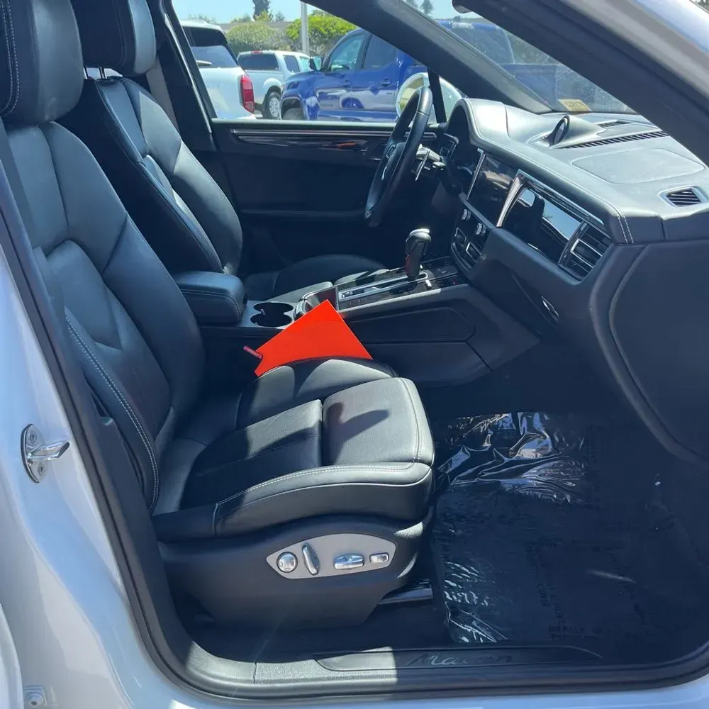 2023 Porsche Macan Base