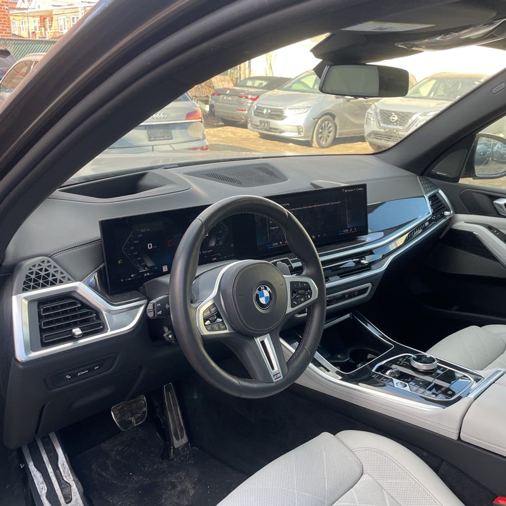 2024 BMW X5 M60i