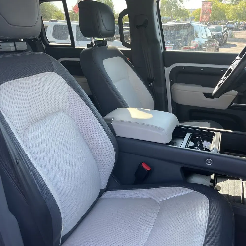 2024 Land Rover Defender 130 X-Dyn SE P400