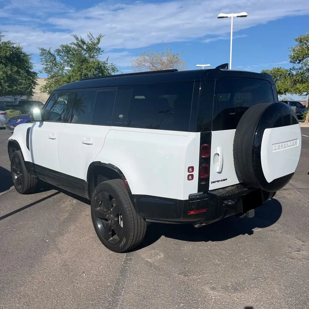 2024 Land Rover Defender 130 X-Dyn SE P400