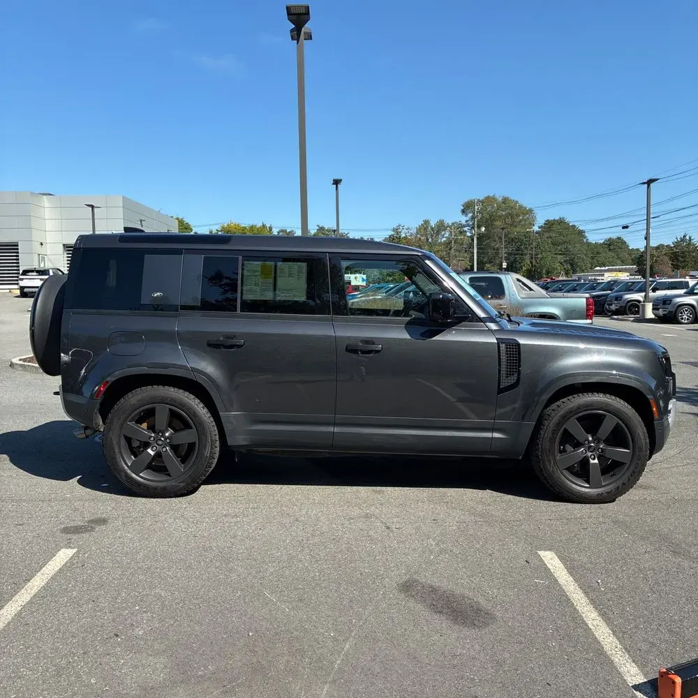 2024 Land Rover Defender 110 V8 P500 SE