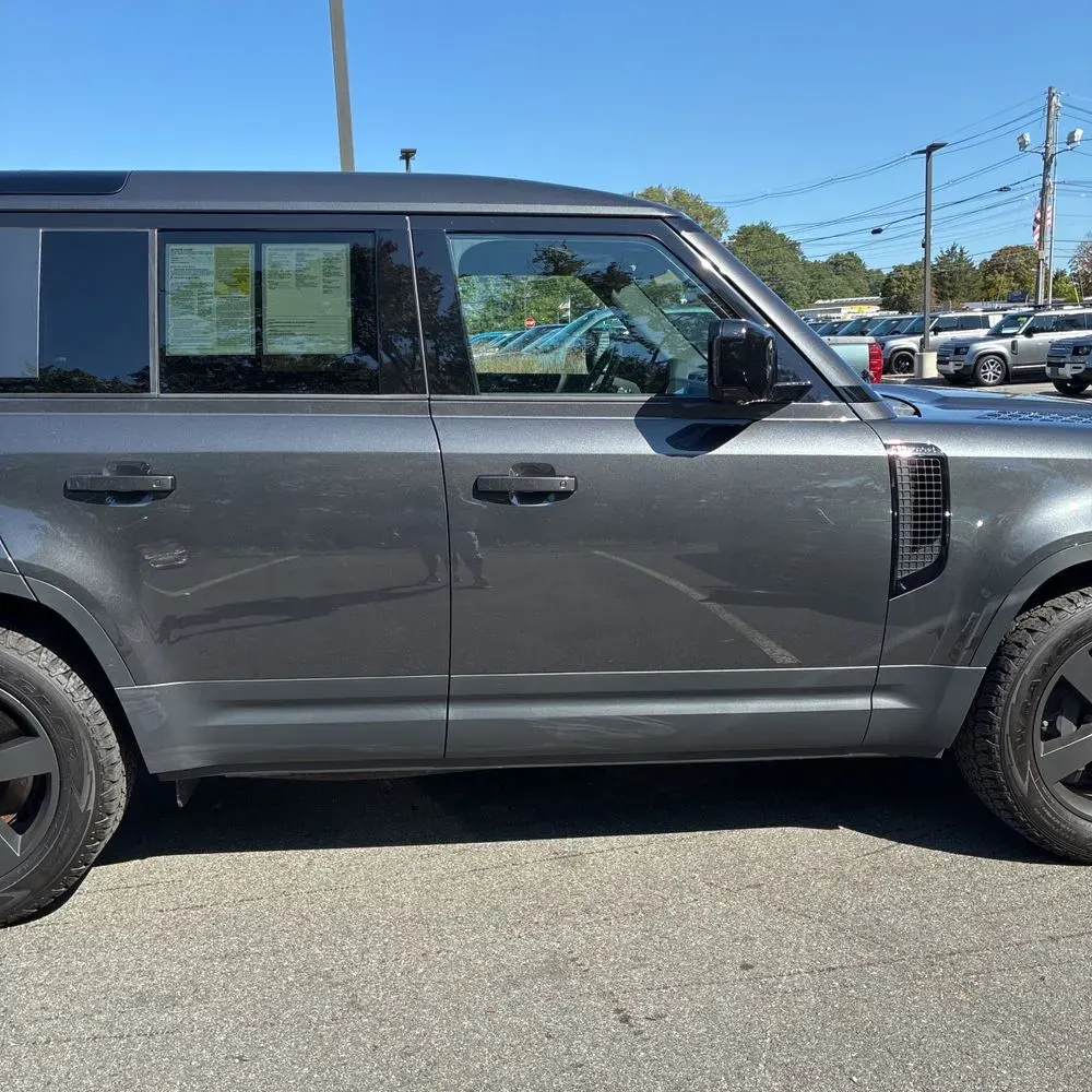 2024 Land Rover Defender 110 V8 P500 SE