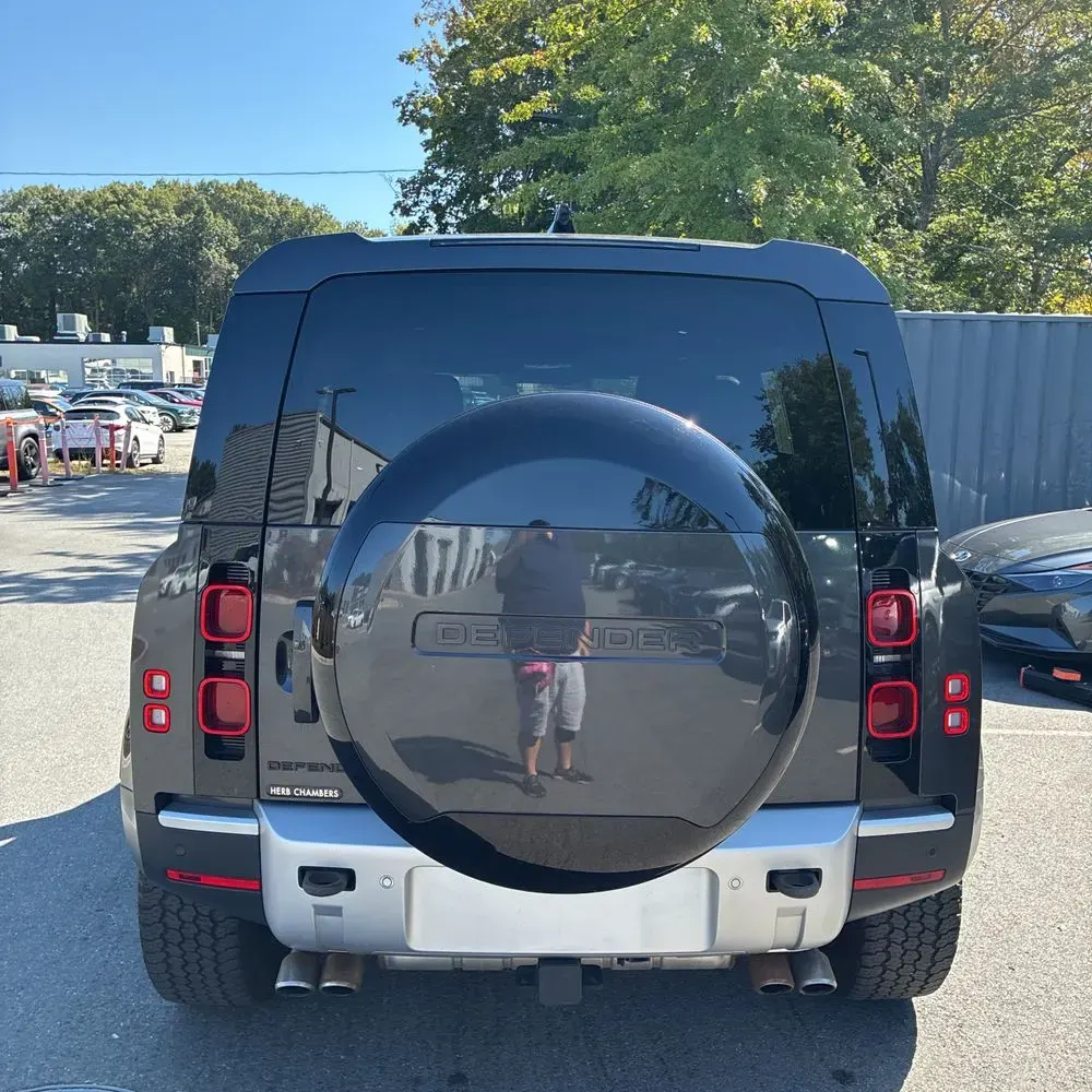 2024 Land Rover Defender 110 V8 P500 SE